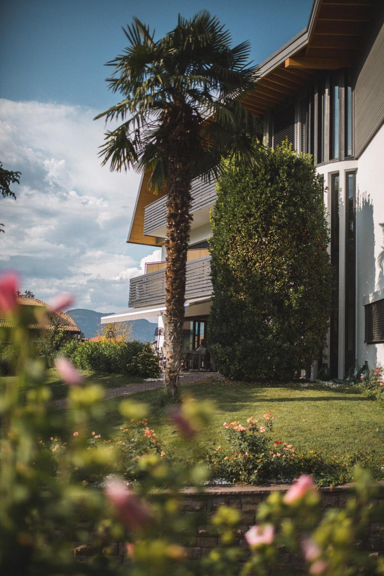Julias Guesthouse Ora / Auer Exterior photo